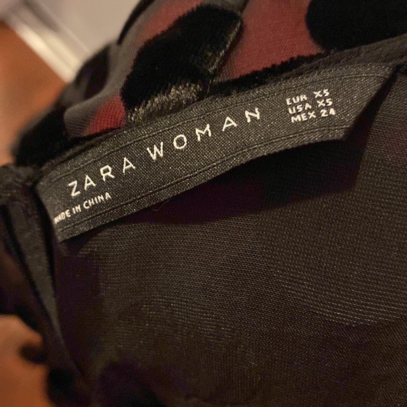 Zara sheer & flocked velvet dress with asymmetrical hem. Black size xs - Picture 4 of 4